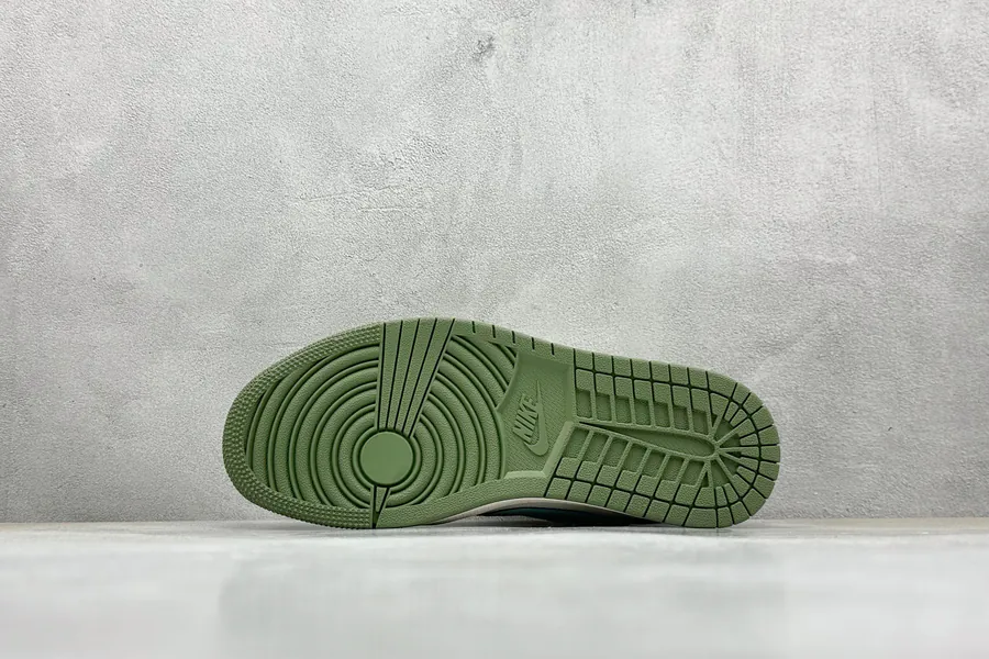 Travis Scott x Nike Air Jordan 1 Low Reverse White Green Swoosh