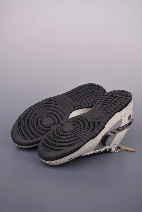 NIKE SB Dunk Low Xiaomi SU7 Exclusive Edition