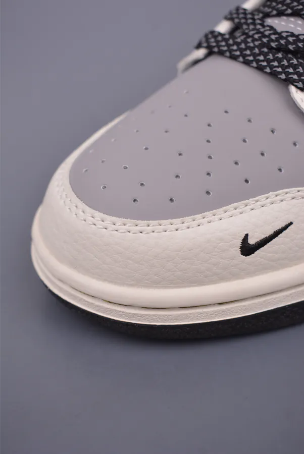 NIKE SB Dunk Low Xiaomi SU7 Exclusive Edition