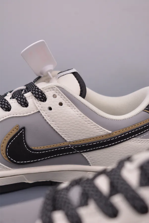 NIKE SB Dunk Low Xiaomi SU7 Exclusive Edition