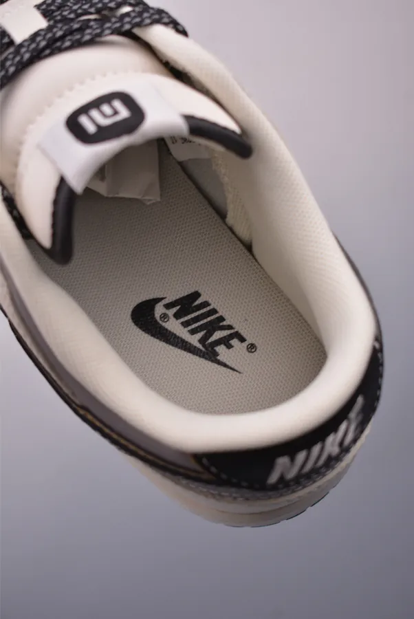NIKE SB Dunk Low Xiaomi SU7 Exclusive Edition