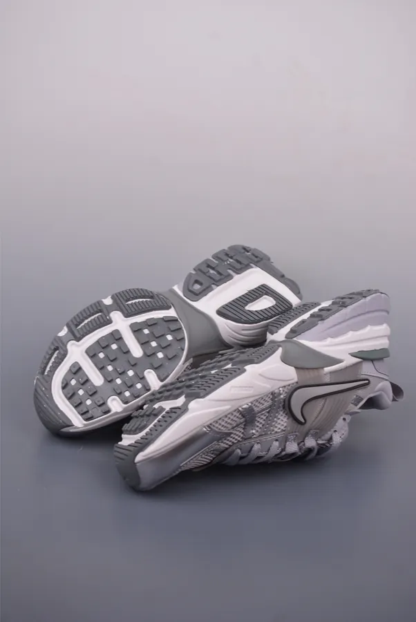 NIKE V2K Runtekk Exclusive Original Retro Low Sneaker