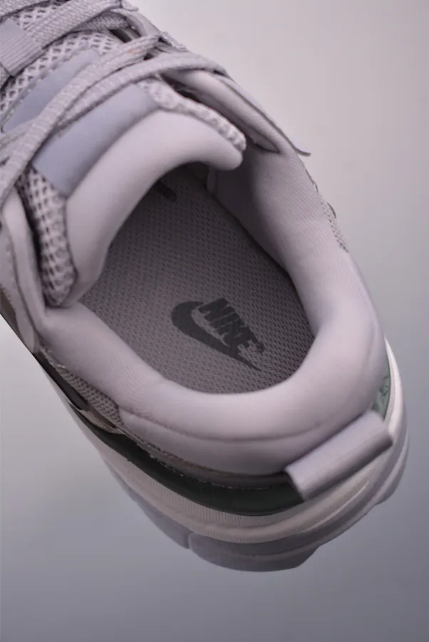NIKE V2K Runtekk Exclusive Original Retro Low Sneaker