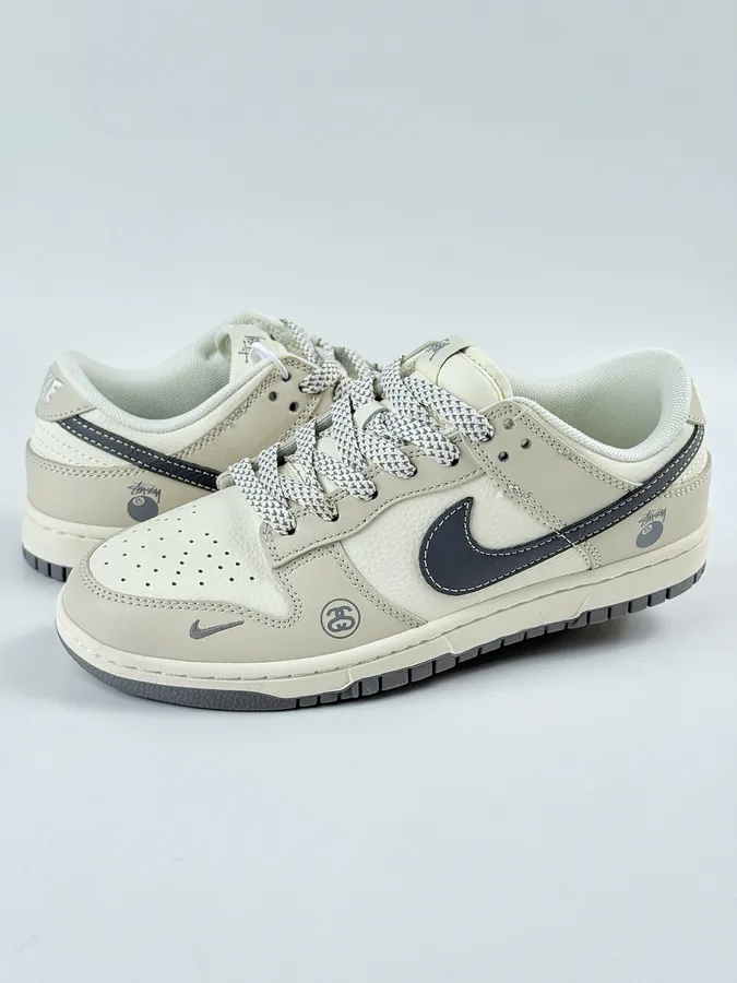 Nike SB Dunk Low x Stussy Mini Hook Starry
