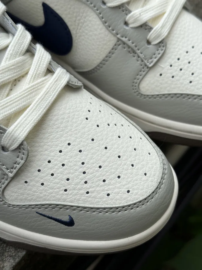Nike SB Dunk Low Parisian Collaboration