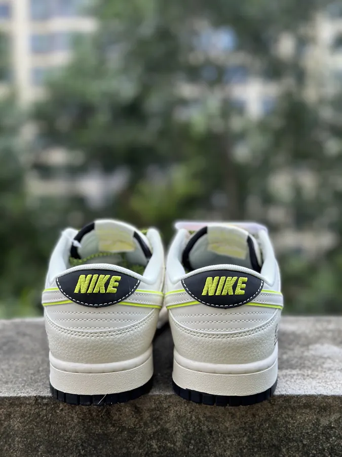 Nike SB Dunk Low Gucci Collaboration