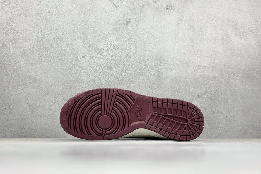 OG Version XC Nike SB Dunk Low Sup Collaboration Red Hook