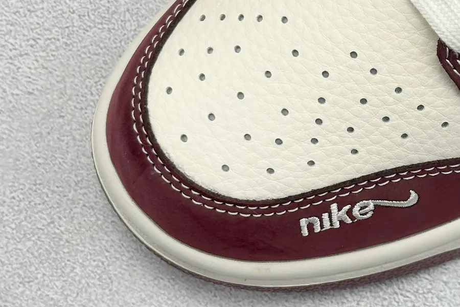 OG Version XC Nike SB Dunk Low Sup Collaboration Red Hook