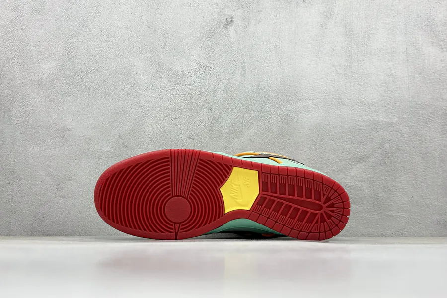Nike Dunk SB Dunk Low Shenron OG Edition