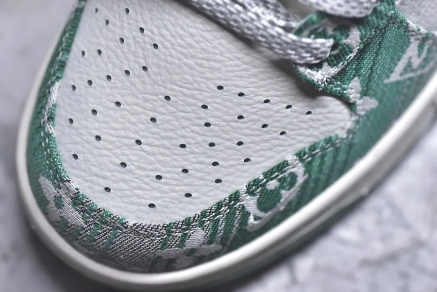 Nike SB Dunk Low LV Collaboration Low Sneaker