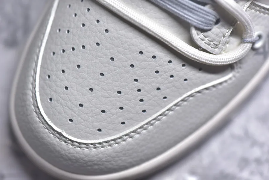 Nike SB DunkLow LV Collaboration Low Top Sneakers