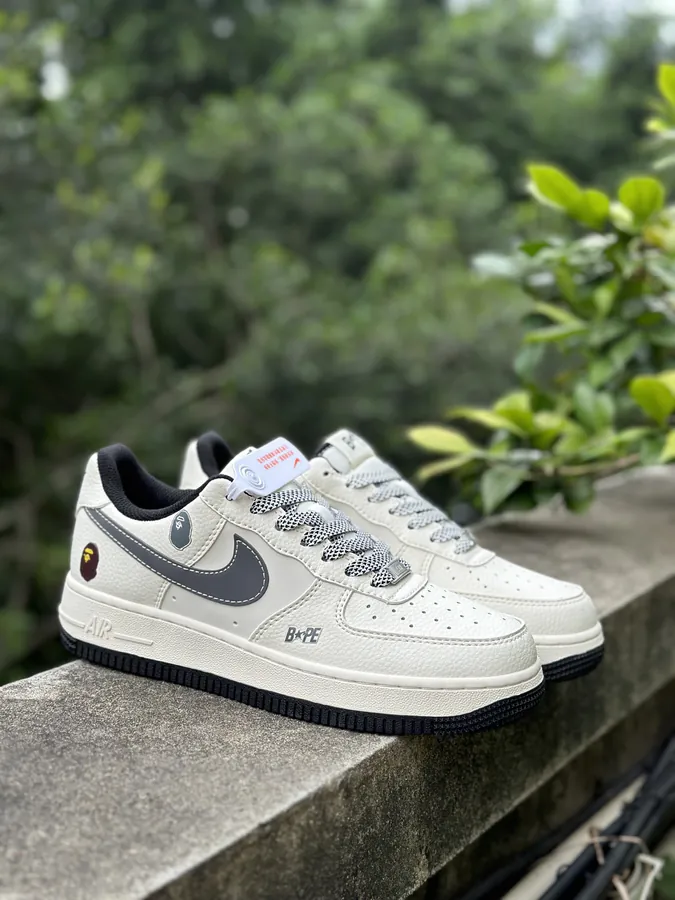 Air Force 1 '07 Collaborative Low Top Sneakers