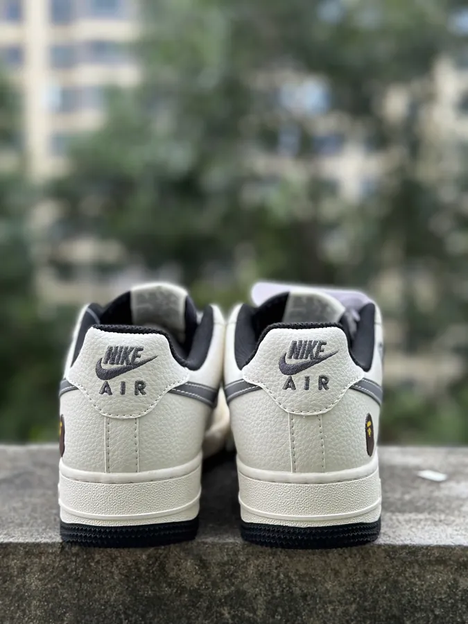 Air Force 1 '07 Collaborative Low Top Sneakers