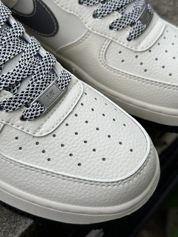 Air Force 1 '07 Collaborative Low Top Sneakers