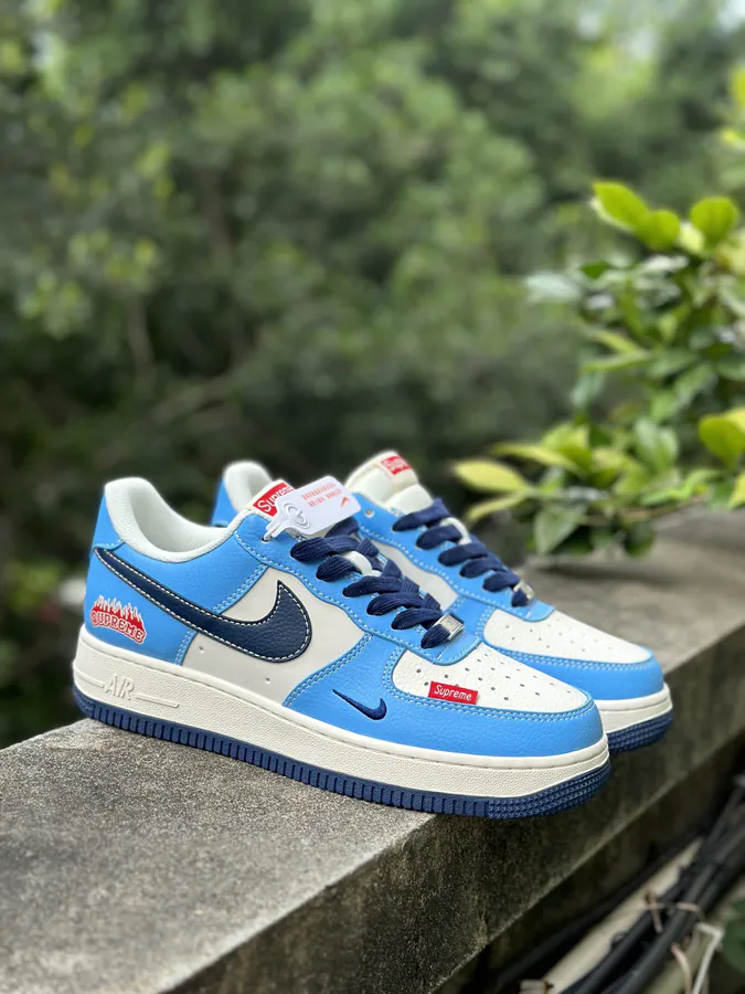 Nike Air Force 1 Low Supreme Authentic Style, Original Box