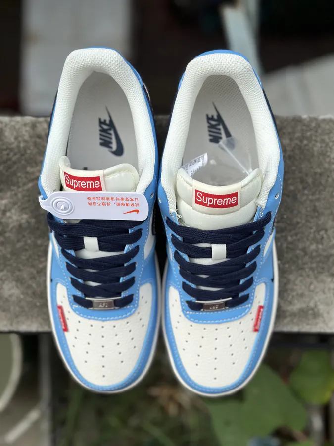 Nike Air Force 1 Low Supreme Authentic Style, Original Box