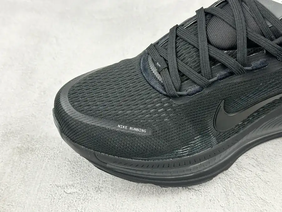 Nike Vomero 18 Black