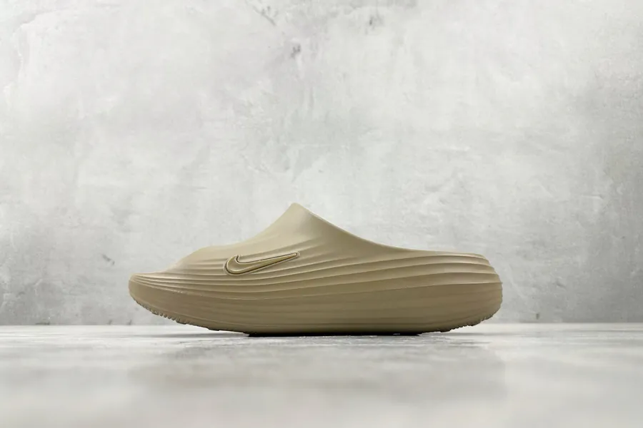 Nike ReactX Rejuven8 in Brown