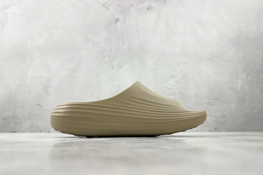 Nike ReactX Rejuven8 in Brown