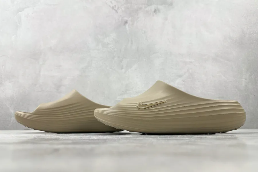 Nike ReactX Rejuven8 in Brown