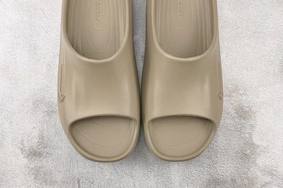 Nike ReactX Rejuven8 in Brown