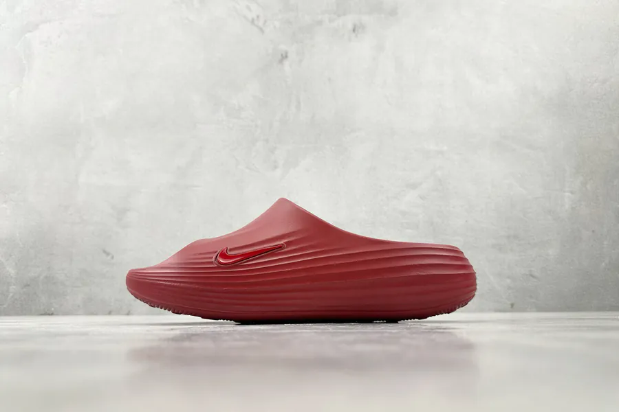 Nike ReactX Rejuven8 in Red