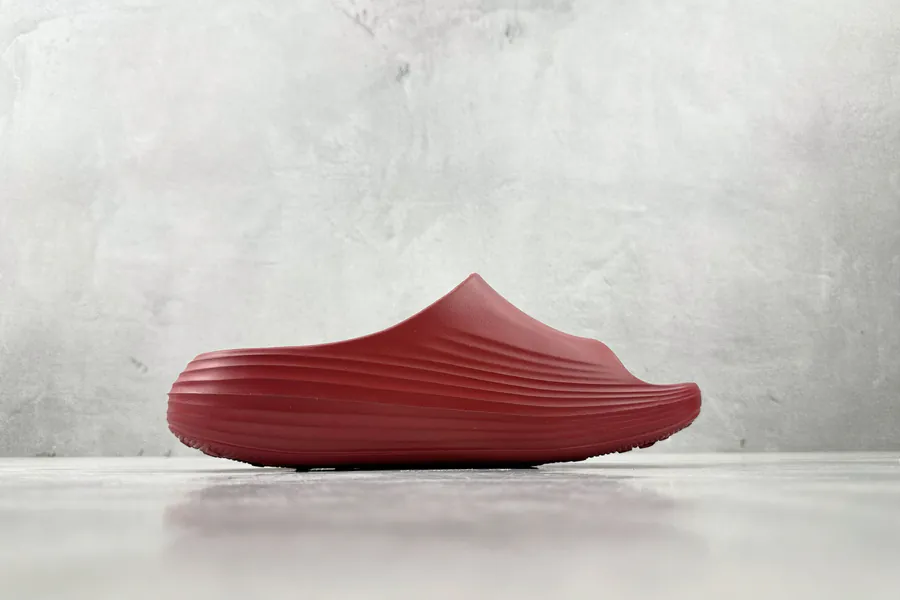 Nike ReactX Rejuven8 in Red