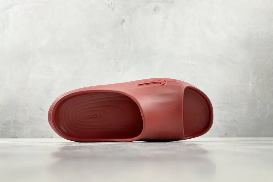 Nike ReactX Rejuven8 in Red