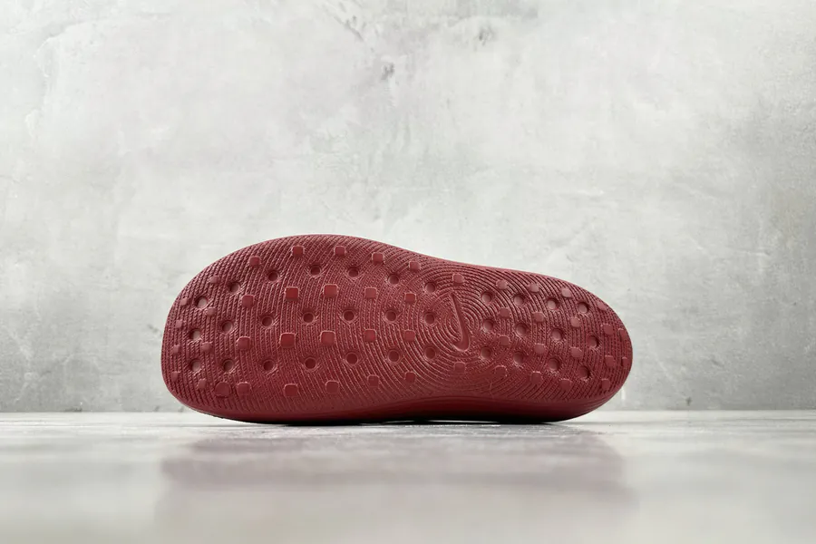 Nike ReactX Rejuven8 in Red