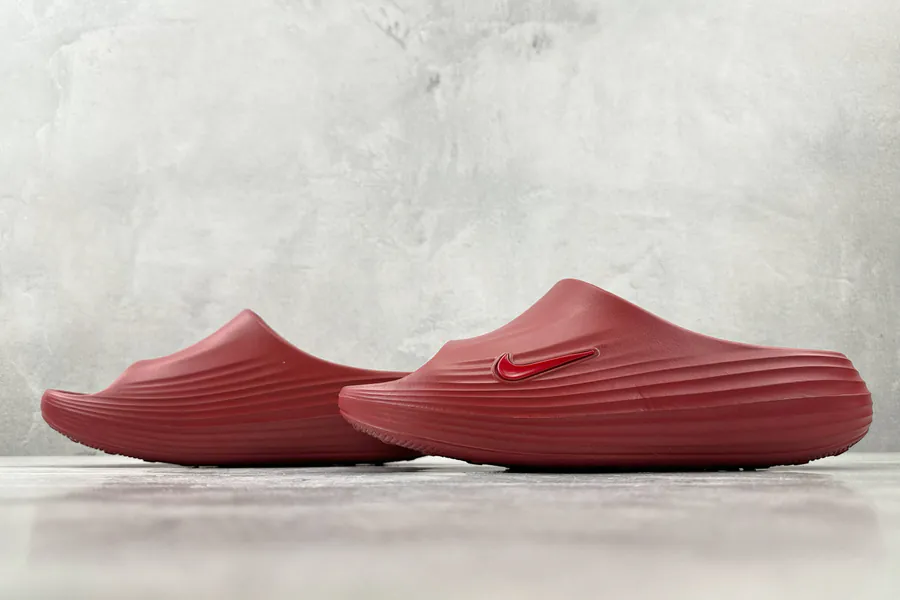Nike ReactX Rejuven8 in Red