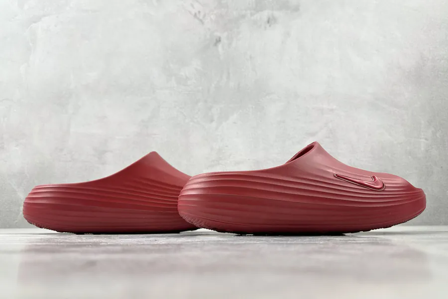Nike ReactX Rejuven8 in Red
