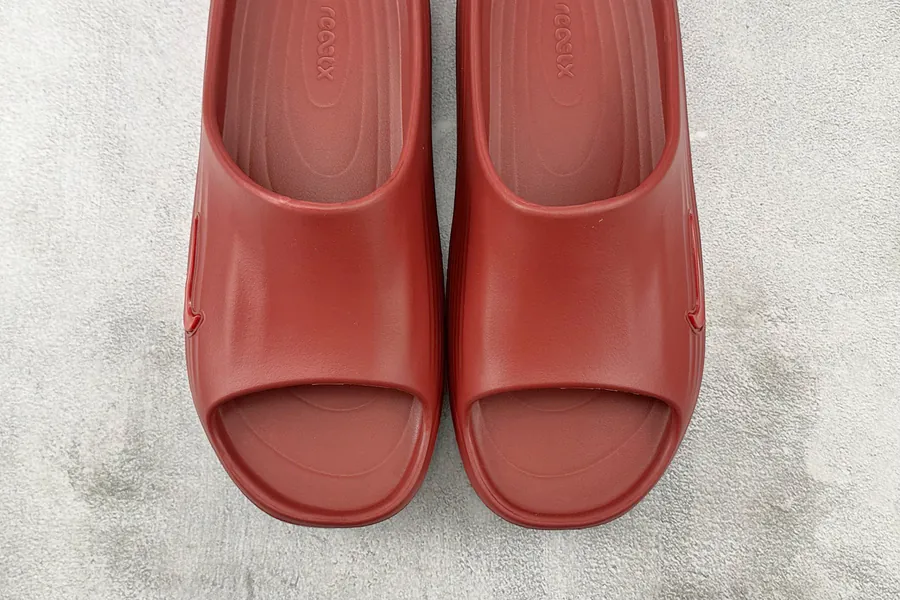 Nike ReactX Rejuven8 in Red