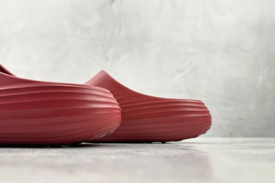 Nike ReactX Rejuven8 in Red