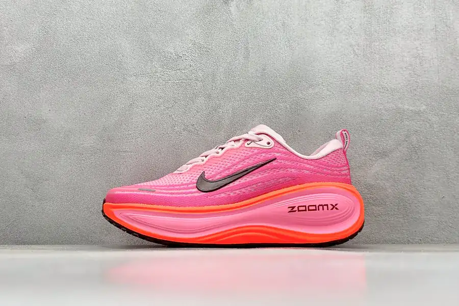Nike VOMERO PLUS Lightweight Running Shoes