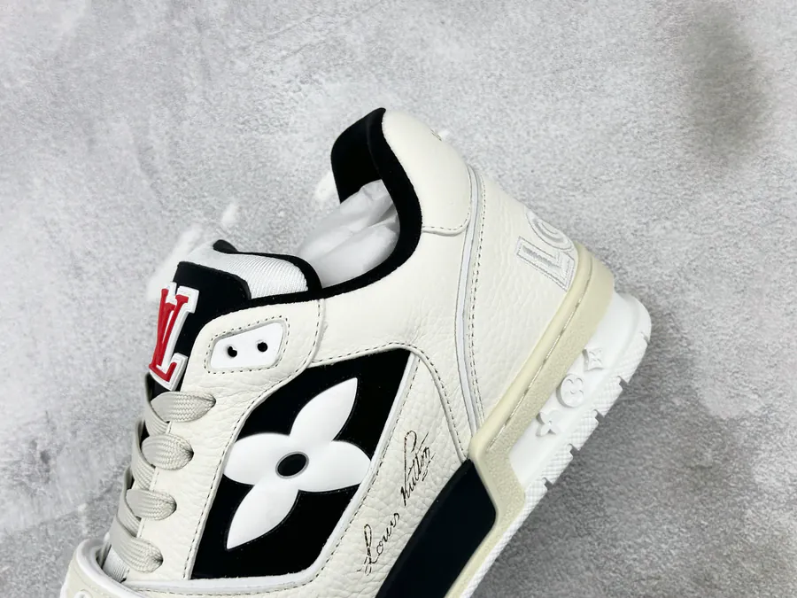 LV Trainer Black