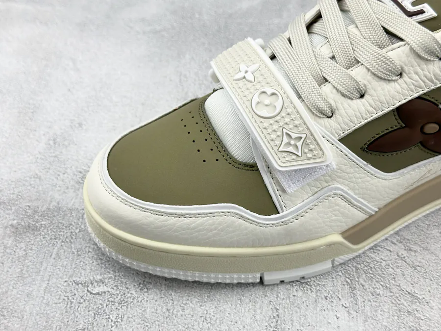 LV Trainer in Beige