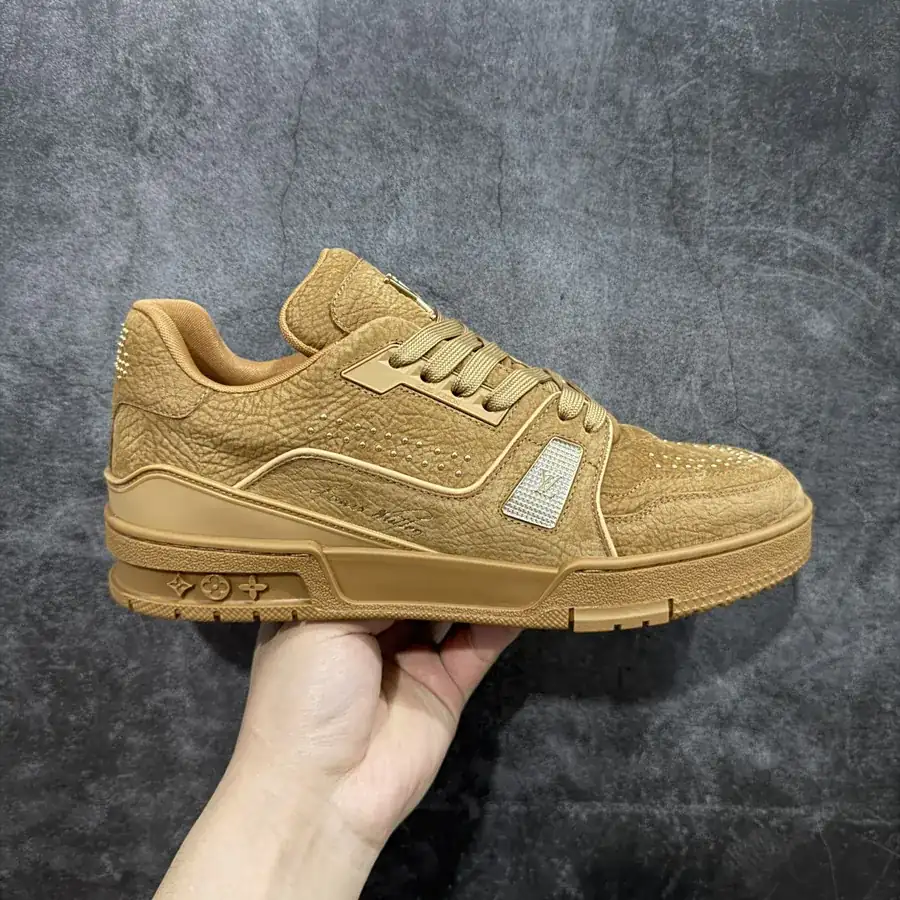 LV Trainer Premium Edition, Authentic Sole Design