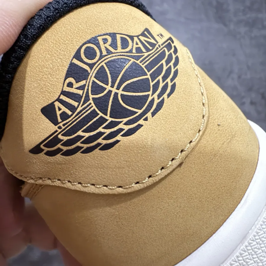 1Q1 Low Men's Cultural Basketball Shoes in White and Brown