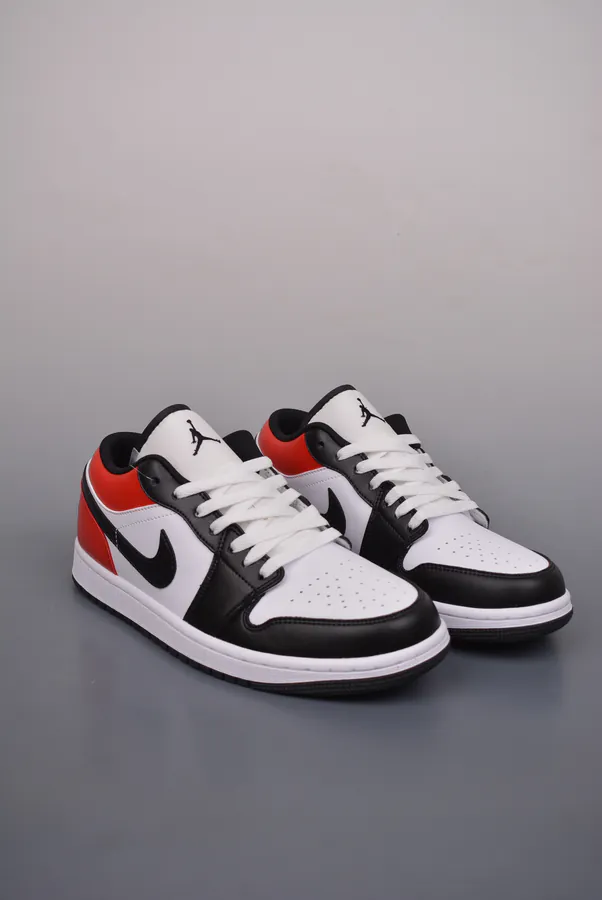 AJ1 Original Low Sneaker Black and Red Toe