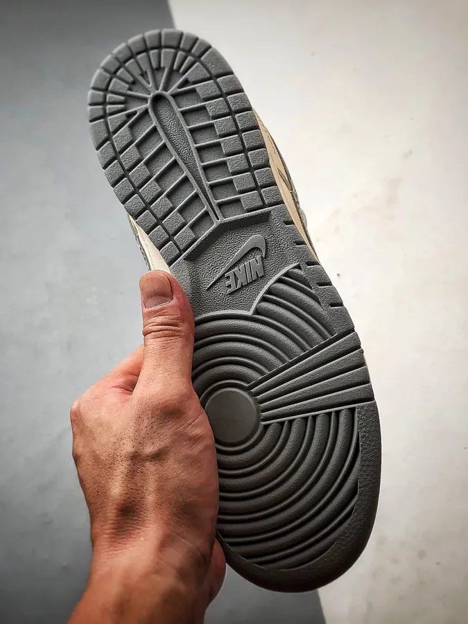 LV Retro Dunk Low DIY Custom Edition