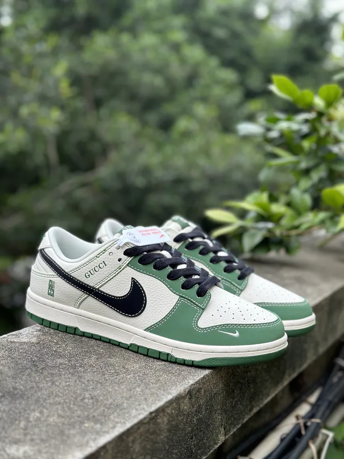 Nike SB Dunk Low x Gucci Collaboration White Green Black Swoosh