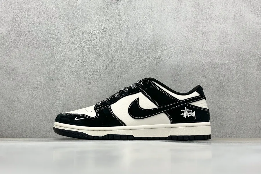 Nike SB Dunk Low x Stussy OG Edition