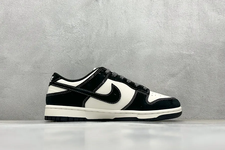Nike SB Dunk Low x Stussy OG Edition
