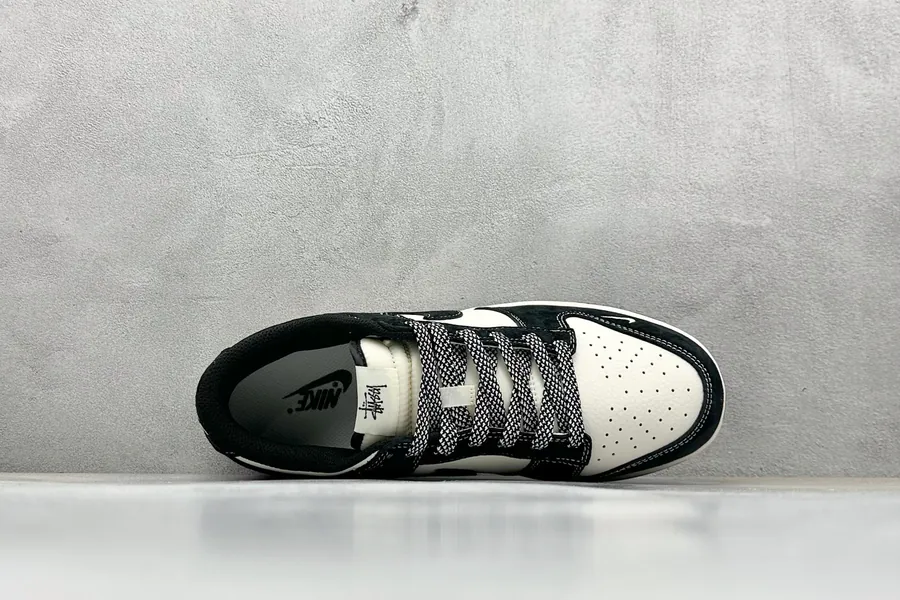 Nike SB Dunk Low x Stussy OG Edition