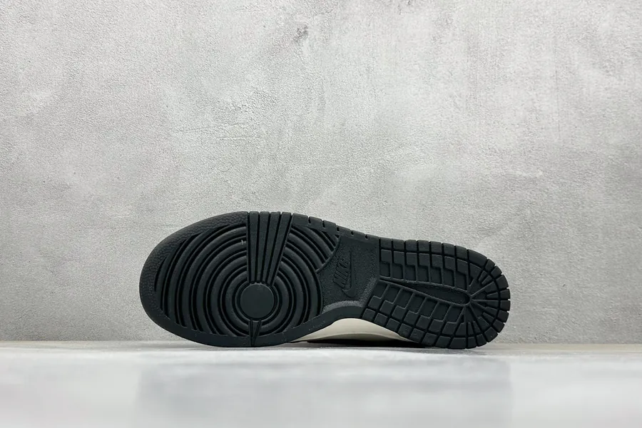 Nike SB Dunk Low x Stussy OG Edition