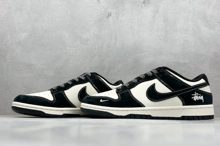 Nike SB Dunk Low x Stussy OG Edition