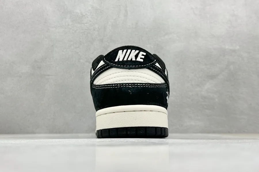 Nike SB Dunk Low x Stussy OG Edition