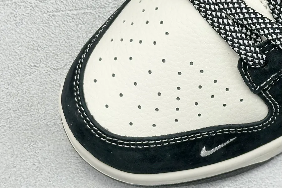 Nike SB Dunk Low x Stussy OG Edition