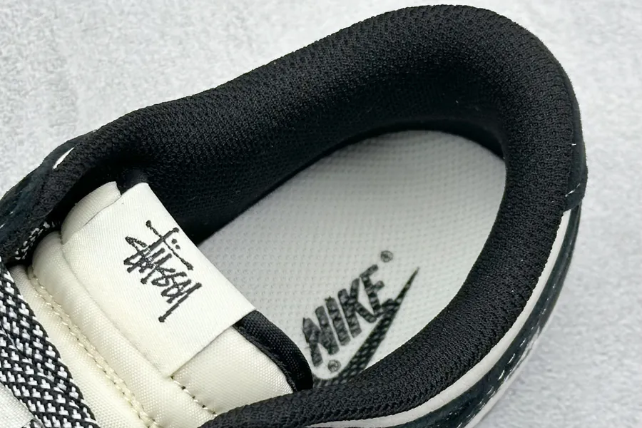 Nike SB Dunk Low x Stussy OG Edition