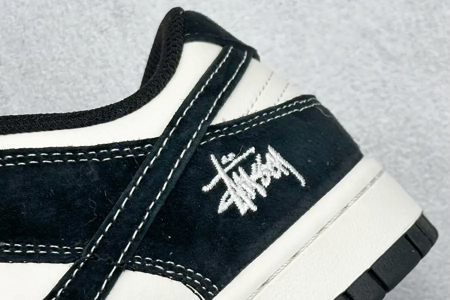 Nike SB Dunk Low x Stussy OG Edition